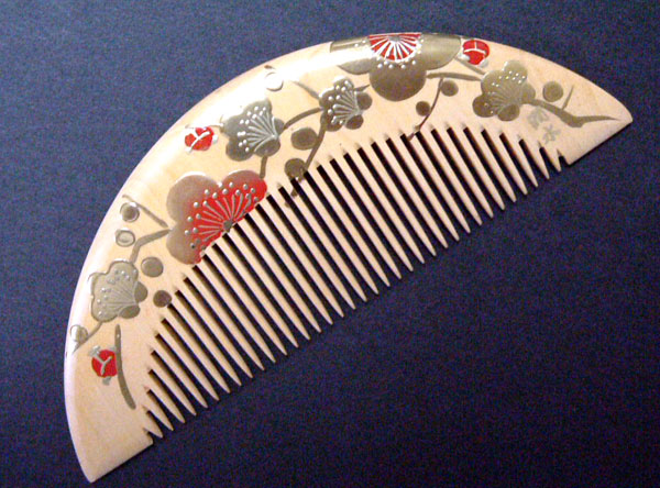 Painted boxwood comb (half moon type) -Ume(Japanese plum)-