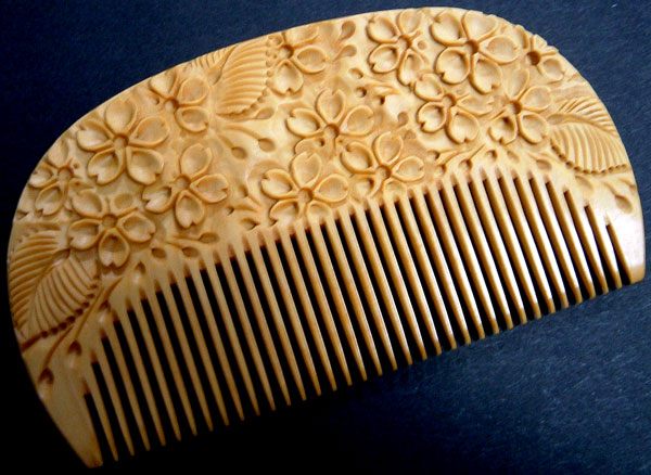 Carved boxwood comb -Cherry blossom-