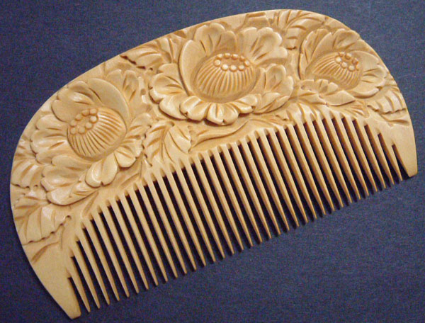 Carved boxwood comb -Camelia-(Japanese Tsubaki)