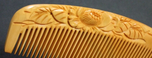 If you use the boxwood comb, your hair becomes very beautiful.