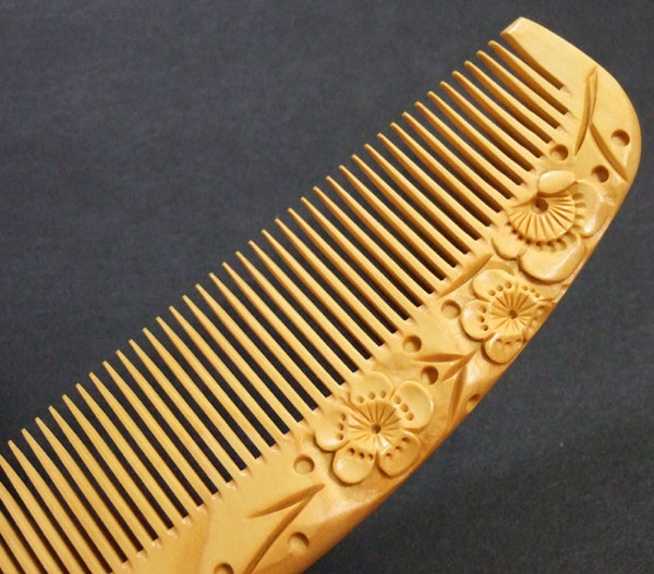 Carved boxwood comb -12cm-