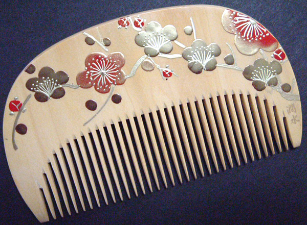 Painted boxwood comb -Ume (Japanese plum)- 